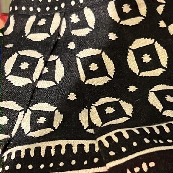 Sale Forever 21 Women's Skirt Size 28/S Black White Lined Pleated Skirt - Picture 3 of 14